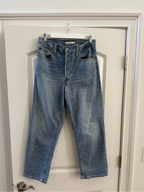 Levi’s Ribcage Straight Jeans High Rise Medium Wash Denim Size 30